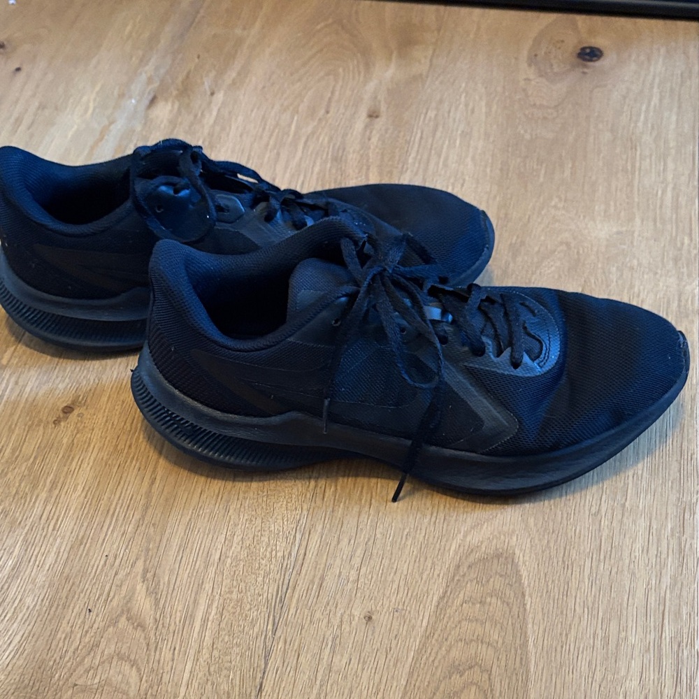 NIKE Gently Used Woman’s Downshifter 10 Triple Black‎ Shoe Size 11